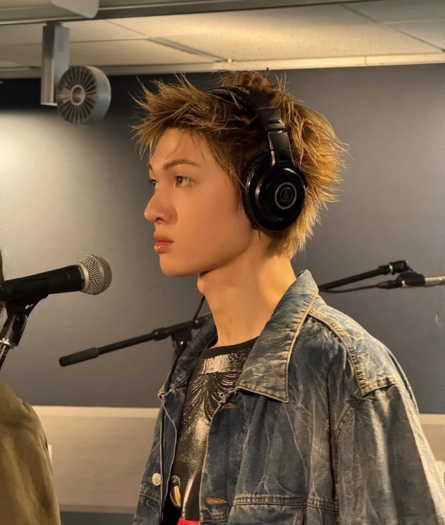 scriptinblue's tweet image. ketika suatu tempat mengingat dua orang, namun hanya satu yang kembali.

martin few tweets au