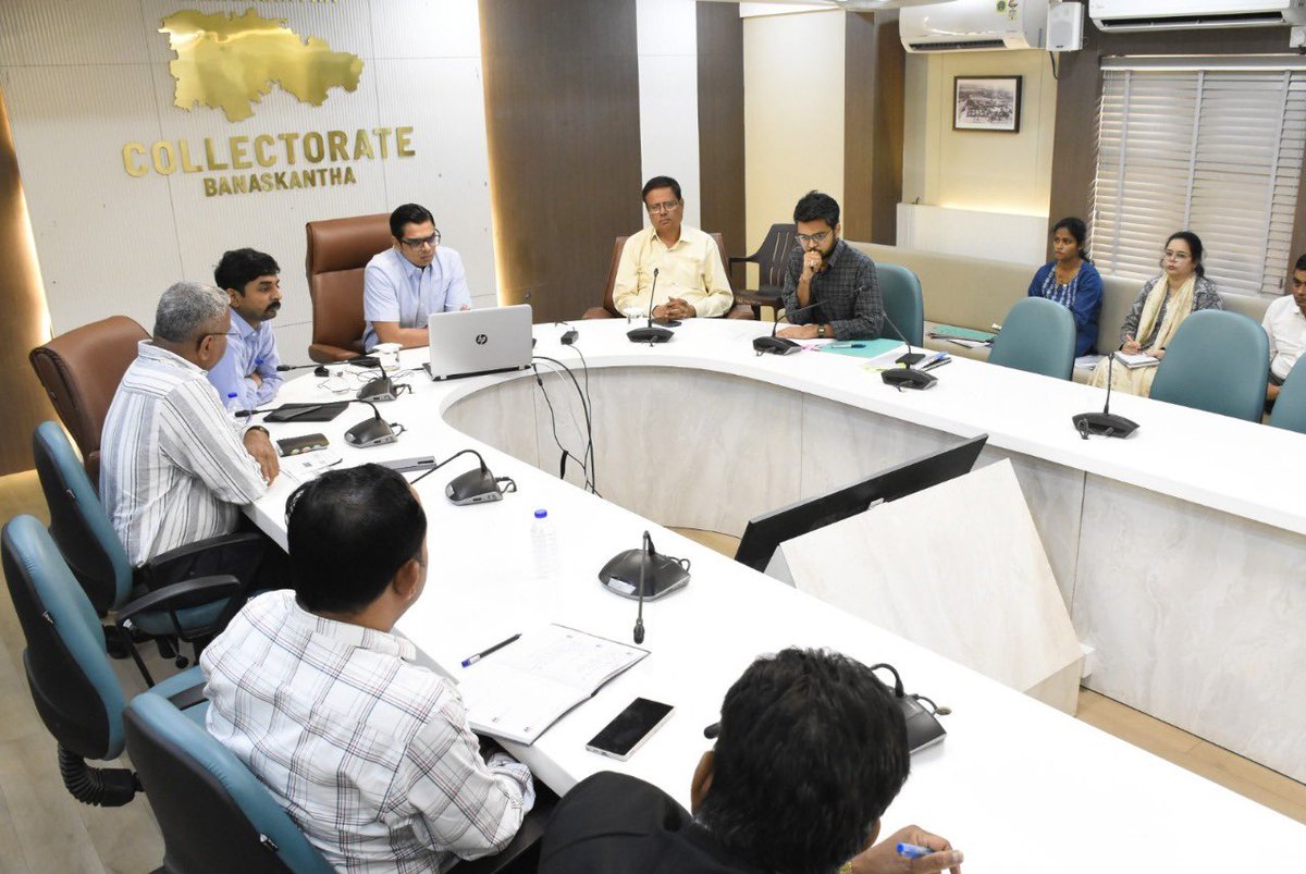 જિલ્લા ચૂંટણી અધિકારીશ્રી મિહિર પટેલના અધ્યક્ષસ્થાને જિલ્લામાં હાલ ચાલી રહેલી મતદારયાદી ખાસ સઘન સુધારણા (SIR-2026)ની કામગીરીને વધુ અસરકારક બનાવવા સબંધિત અધિકારીશ્રીઓ સાથે બેઠક યોજી મેગા કલેક્શન કેમ્પના આયોજન સહિત માર્ગદર્શક સુચનો કરવામાં આવ્યા. <a href="/ECISVEEP/">Election Commission of India</a> <a href="/CEOGujarat/">Chief Electoral Officer, Gujarat</a>