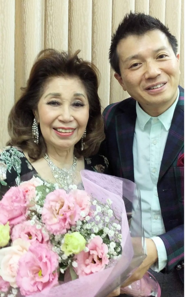 【なつかし写真館9】何度も共演させていただいている大津美子さん。「なつかしの歌声」時代を知る超貴重な方！！いつまでもお元気で！毎年、頂く達筆の年賀状、私の宝物。さて、毎月20日YouTubeチャンネル「刑部たけ平の昭和の歌声」更新。youtube.com/@user-kv9ol1rk…（たけ平）
