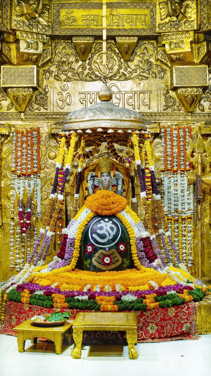 Somnath_Temple's tweet image. श्री सोमनाथ महादेव मंदिर,
प्रथम ज्योतिर्लिंग - गुजरात (सौराष्ट्र)
दिनांकः 20 नवम्बर  2025, कार्तिक अमावस्या - गुरूवार
सायं श्रृंगार
11256358

#somnath #mahadev #shivji
#bhakti #somnathlivedarshan #somnathtemple