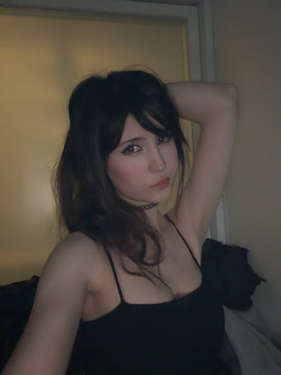 emi ˙𐃷˙ tweet media