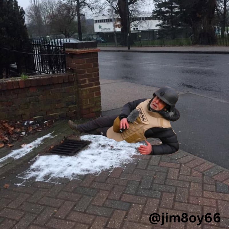 jim8oy66's tweet image. Guys after yesterday’s apocalyptic scenes in the south east, I can report that today is no better🙁 things are now so dire that the BBC have sent extreme reporter Jeremy Bowen who as you can see is already “in trouble”, I’ll try digging the car out tomorrow 👍😳❤️