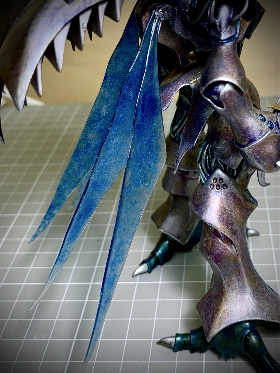 Cardinal_TarTar's tweet image. ぐぬぬ！残念…残りは2/5だった…

羽根！
裏からシルバーのスタンピングの上からクリアブルーのスタンピング。
表はクリアブルーのみスタンピング。

羽根の下側にはあまり色を乗せないように…

あと残りはホントに剣と鞘！