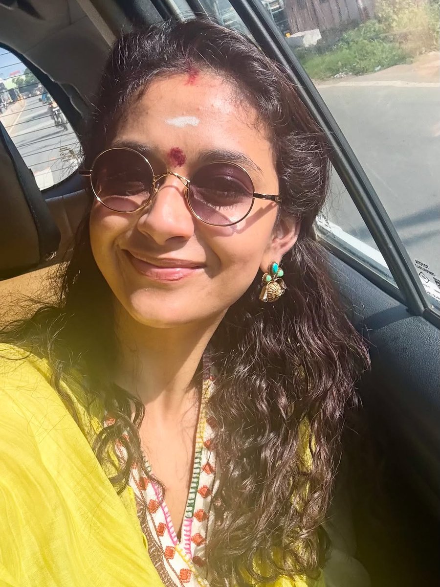 telugufilmnagar's tweet image. Happiness captured perfectly, @KeerthyOfficial at her glowing best 🤩

#KeerthySuresh #VDKolaMassThaandavam #TeluguFilmNagar