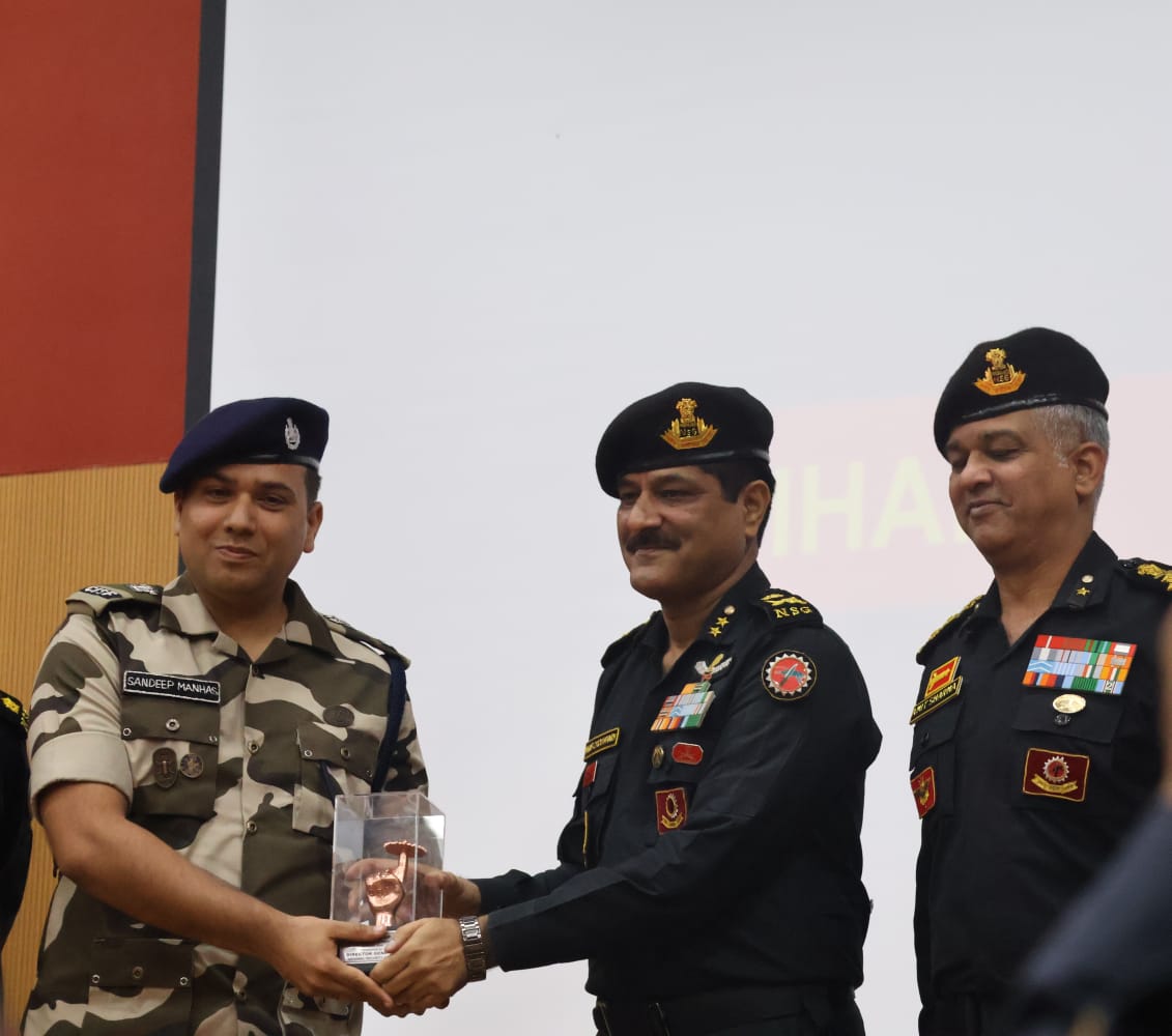 CISFEast's tweet image. CISF clinched 3rd place at the 9th Joint Counter-IED Exercise (Visfot Kavach IX) at NSG Manesar — the only CAPF among the top three. The composite 20-member team, led by Shri Sandeep Manhas, showcased strong bomb-disposal skills and K9 excellence. #CISF #VisfotKavachIX @CISFHQrs