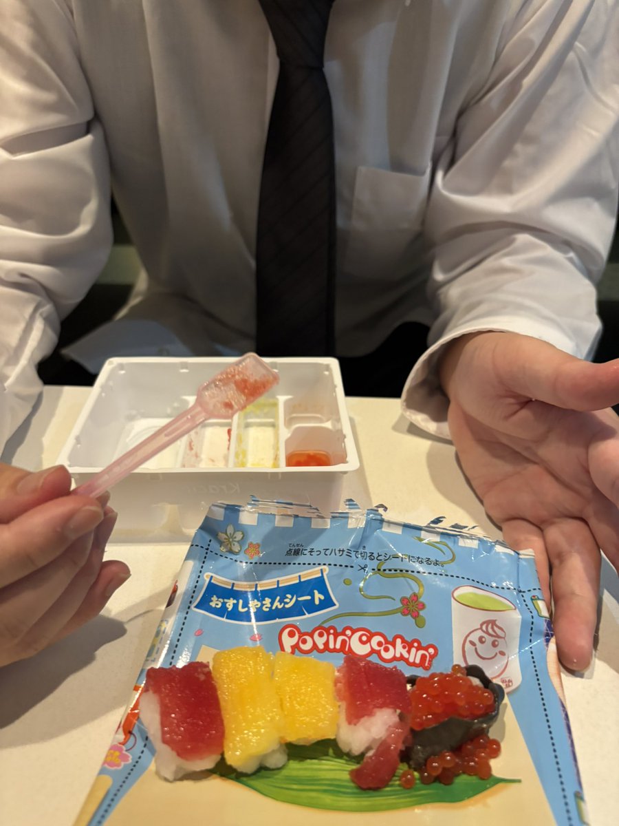 K_tokage_r_r's tweet image. 家着きやした‼️
カラオケで遊んでたんだけど
就職が決まったのでその練習としてこれやらされました(´・ω・｀)

味の方は水入れすぎて終わりましたありがとう。