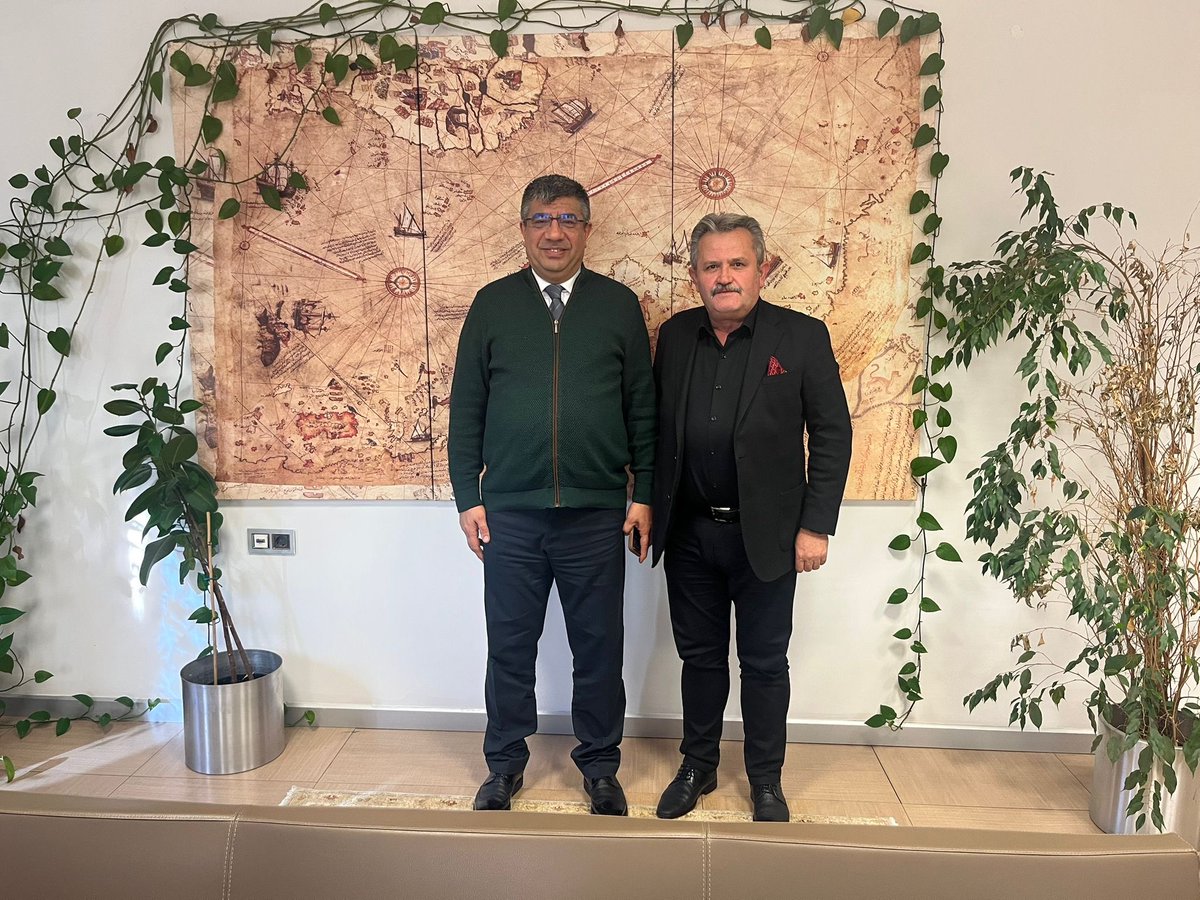 Cumhuriyet tarihinin en büyük sosyal konut hamlesi 500 bin Sosyal Konut Projesi çerçevesinde İlçemize yapılacak olan 200 Konutun Lokasyon çalışması kapsamında, Belediye Başkanımız Sn. Mustafa Koloğlu TOKİ İstanbul Emlak Dairesi Başkanı Sn. Fuat Kuşçu ile bir araya geldi.