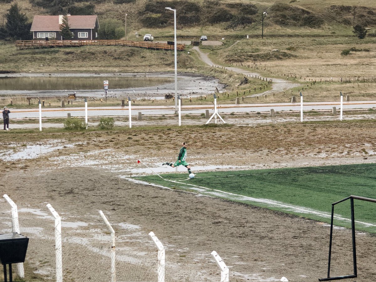 groundspotters's tweet image. 𝟶𝟾.𝟷𝟷.𝟸𝟶𝟸𝟻 | #CamionerosUshuaia 𝟹𝔵𝟶 #MercantilUshuaia

instagram.com/p/DRR4yQwkZk3/…

#clubcamioneros #gigantedelsur #clubmercantil #ushuaia #findelmundo #regionalamateur #ushuaiafindelmundo #tierradelfuego #hopping #groundhopping #groundhopper #fussball #ground #football