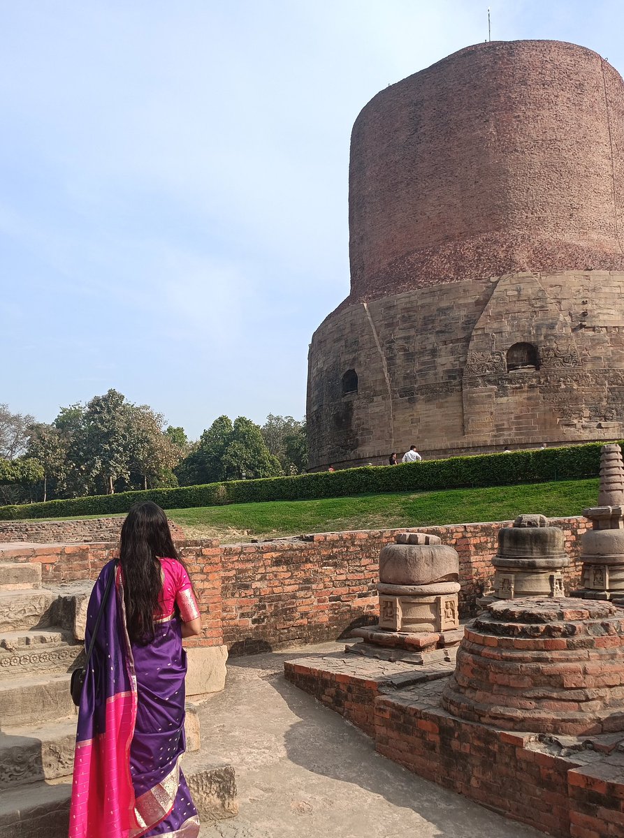 शांति भीतर से आती है,
इसे बाहर खोजने का प्रयत्न ना करें.
                     _महात्मा बुद्ध. 🙏
