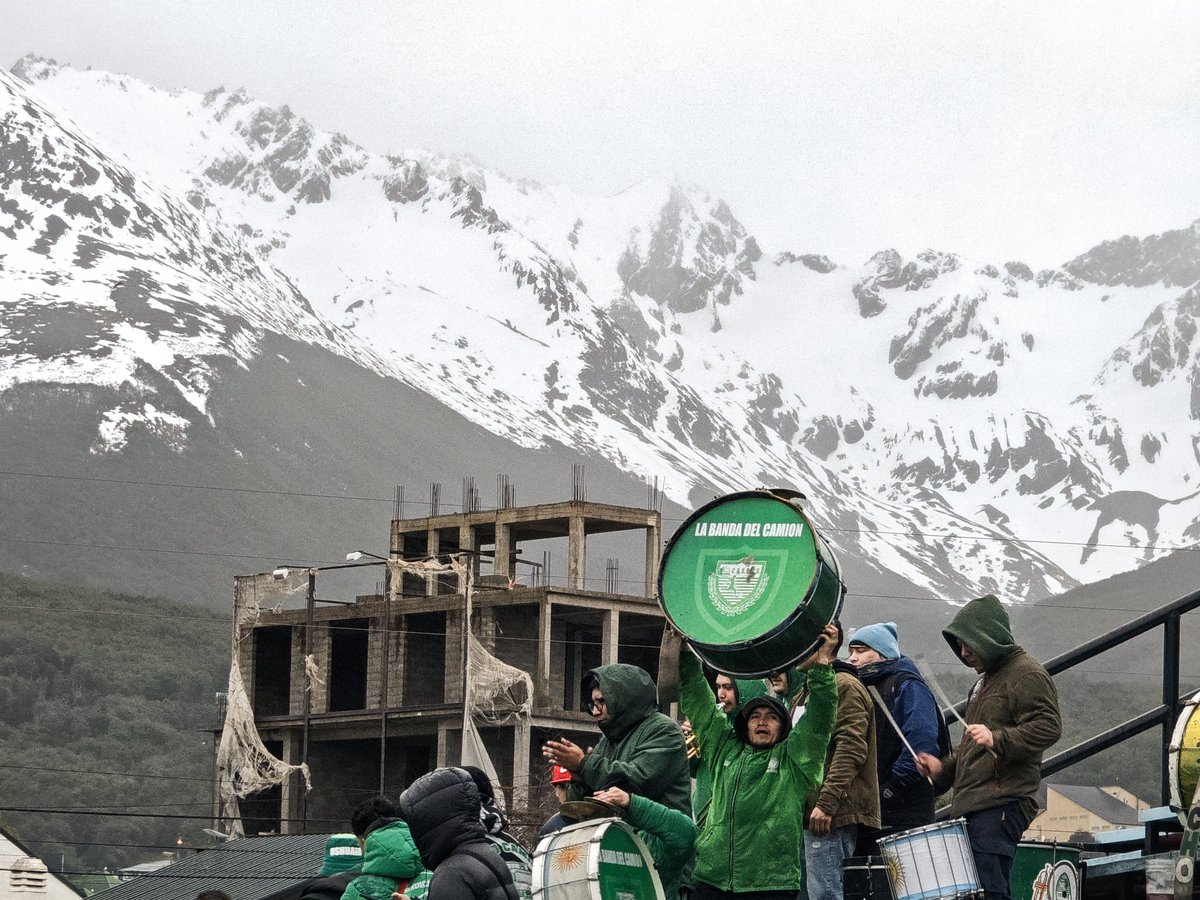 groundspotters's tweet image. 𝟶𝟾.𝟷𝟷.𝟸𝟶𝟸𝟻 | #CamionerosUshuaia 𝟹𝔵𝟶 #MercantilUshuaia

instagram.com/p/DRR4yQwkZk3/…

#clubcamioneros #gigantedelsur #clubmercantil #ushuaia #findelmundo #regionalamateur #ushuaiafindelmundo #tierradelfuego #hopping #groundhopping #groundhopper #fussball #ground #football