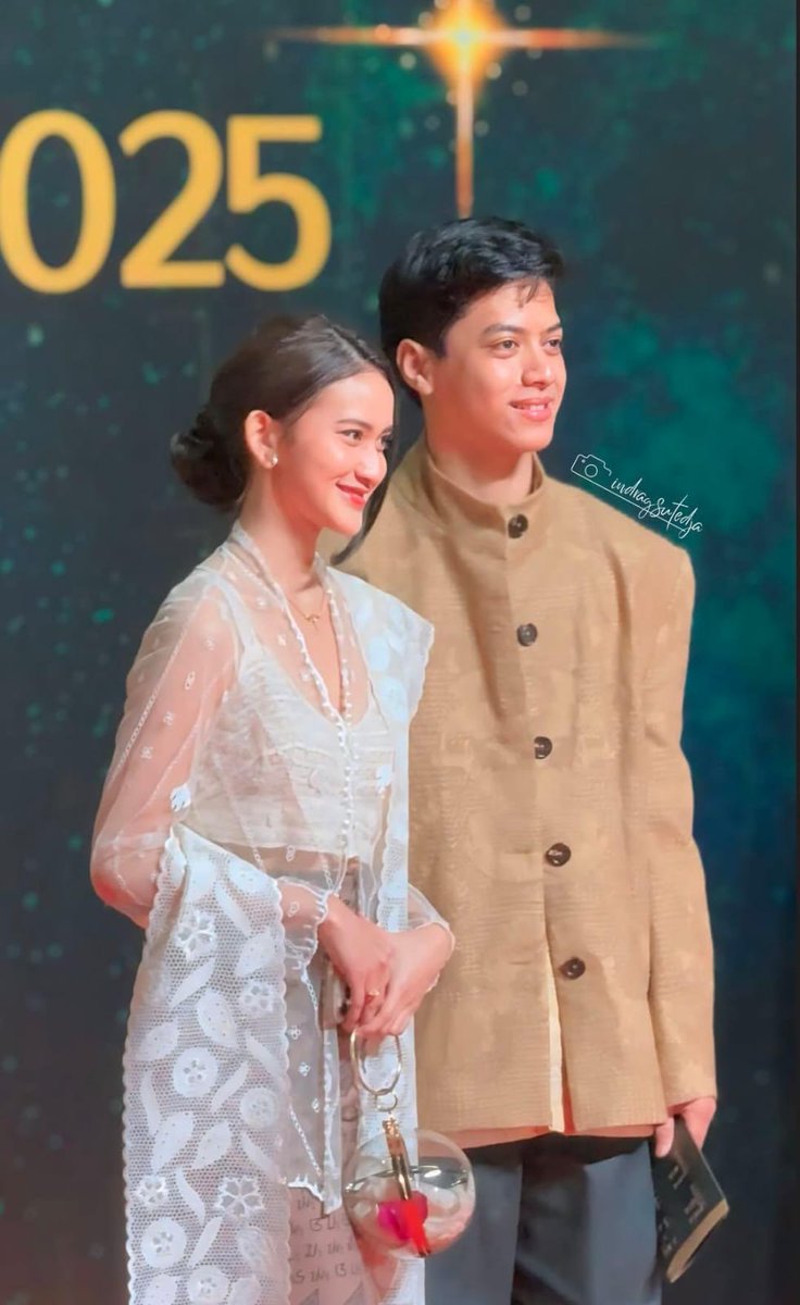 eggmile's tweet photo. COTY COUPLE OF THE YEAR https://t.co/KnlxPRqiin