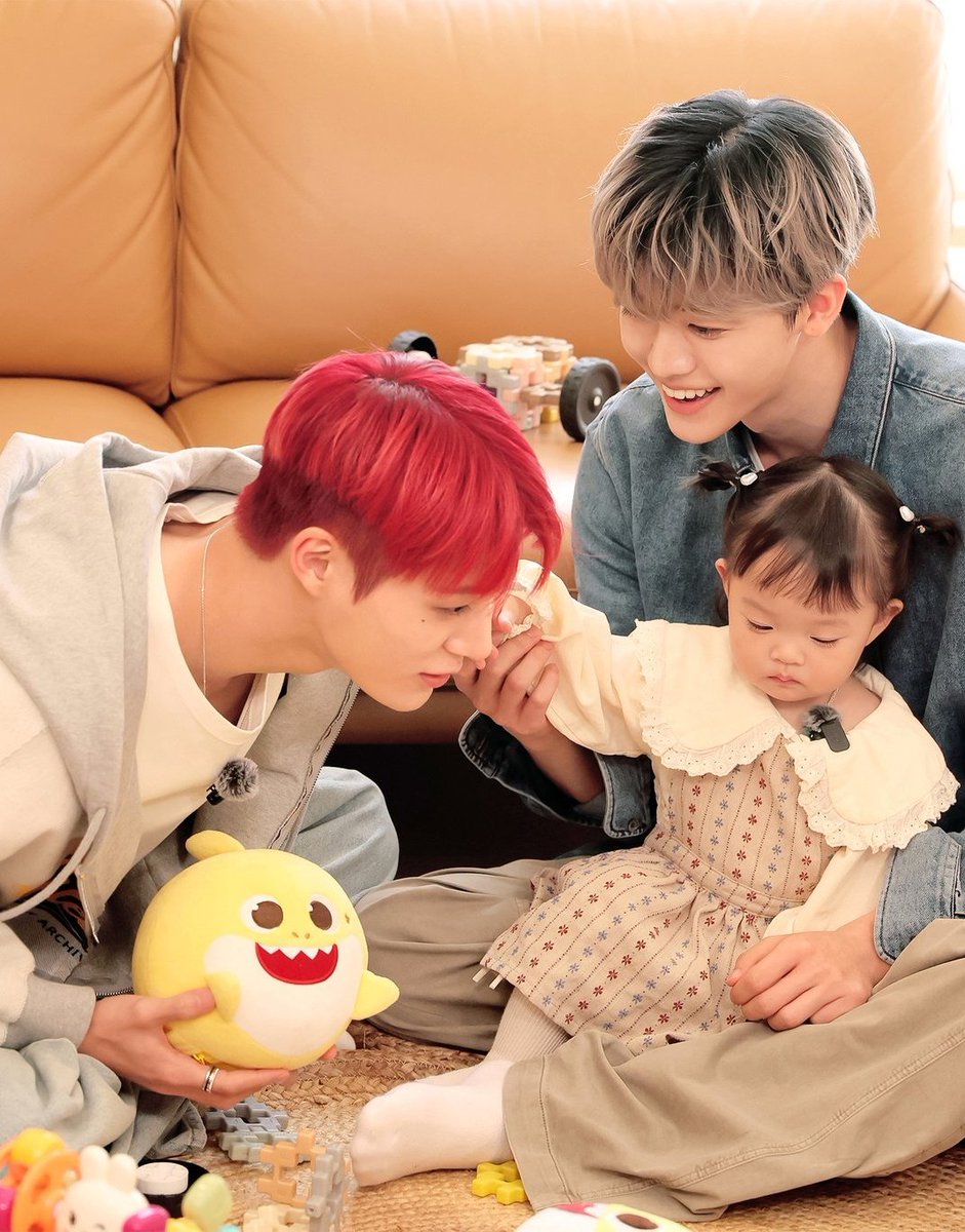jungshasa's tweet photo. CRIES 😭 https://t.co/erHF56HoBz