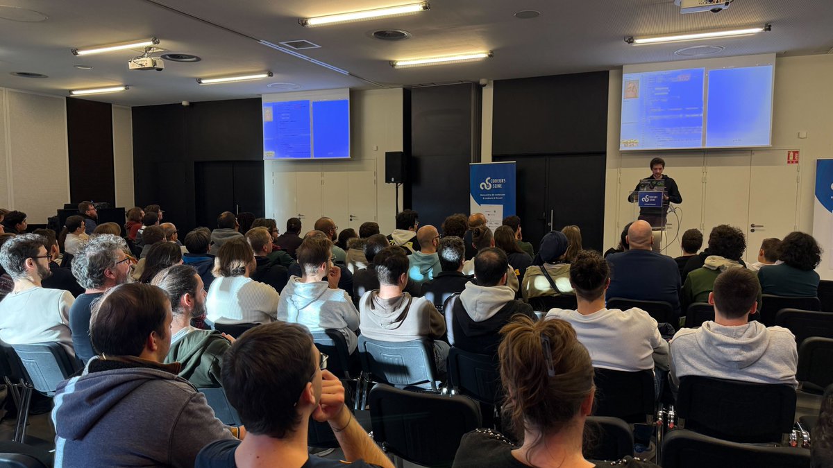 codeursenseine's tweet image. ⚡️ Merci @DecampsRenan pour &quot;La minute kikoo” : du fun, du code, des pépites tech condensées ! #Codeurs2025