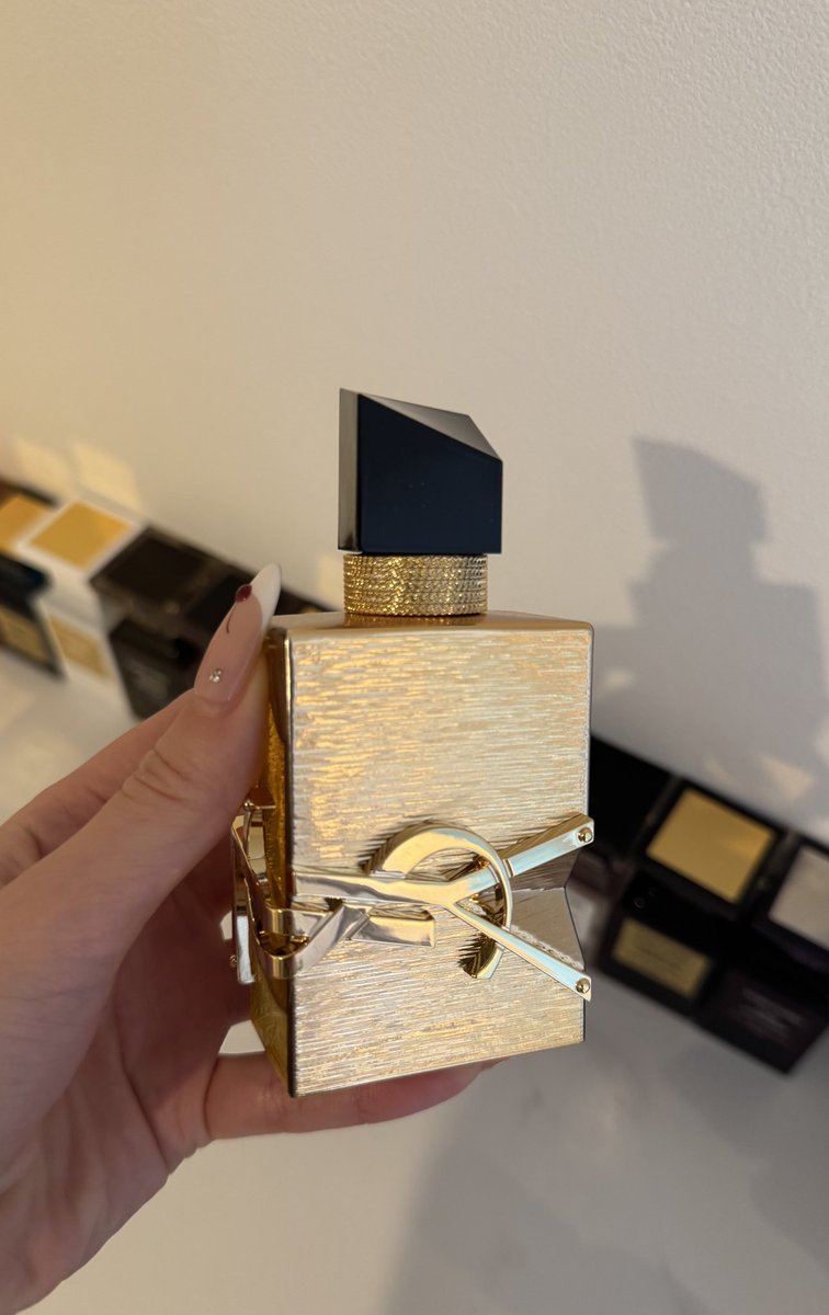 ホリデー限定🍊✨🌟✨既存のリブレより甘くてつけた瞬間はオレンジの爽やかさが広がる。オレンジ感が強めで爽やかなので好き嫌いがあまり無さそう🧡柑橘×甘さの香水欲しい方におすすめ