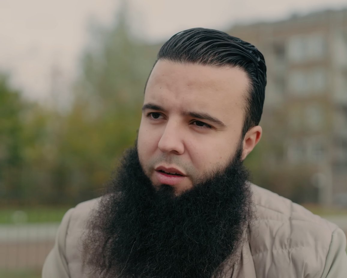 TouchlineX's tweet image. 🚨 𝗡𝗘𝗪: 8 years after Abdelhak Nouri collapsed on the pitch, his brother speaks about the tragedy.

🗣️ Abderrahim: "I understand that those without religion and without belief in the afterlife, would experience this tragedy different. But we don't look towards life in that…