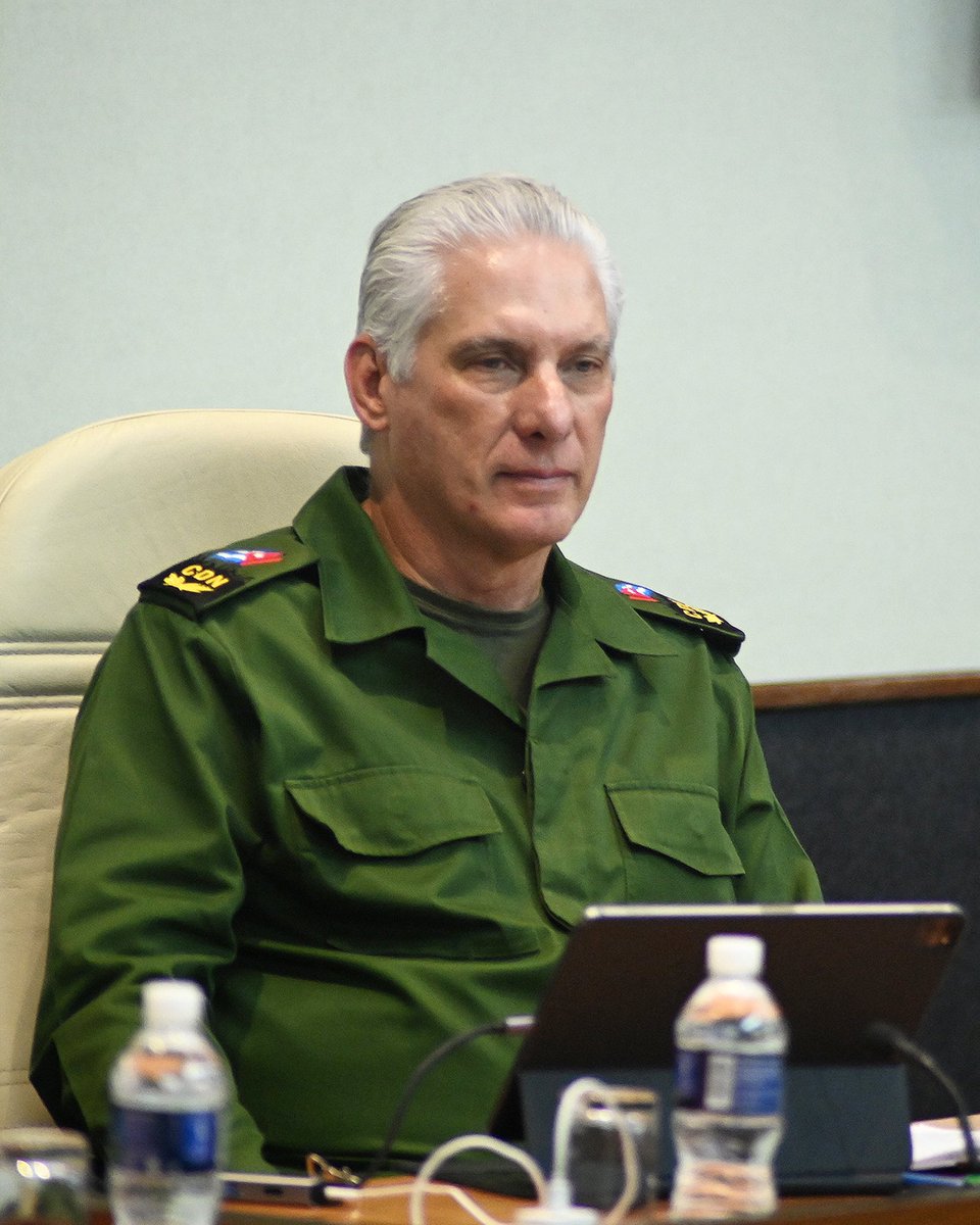 PresidenciaCuba's tweet image. 🇨🇺| Como parte de las acciones que se realizan en el país para hacer frente a la actual situación epidemiológica, en la tarde de este miércoles el Presidente @DiazCanelB sostuvo un encuentro con científicos y expertos en el tema.

🔗| presidencia.gob.cu/es/noticias/tr…