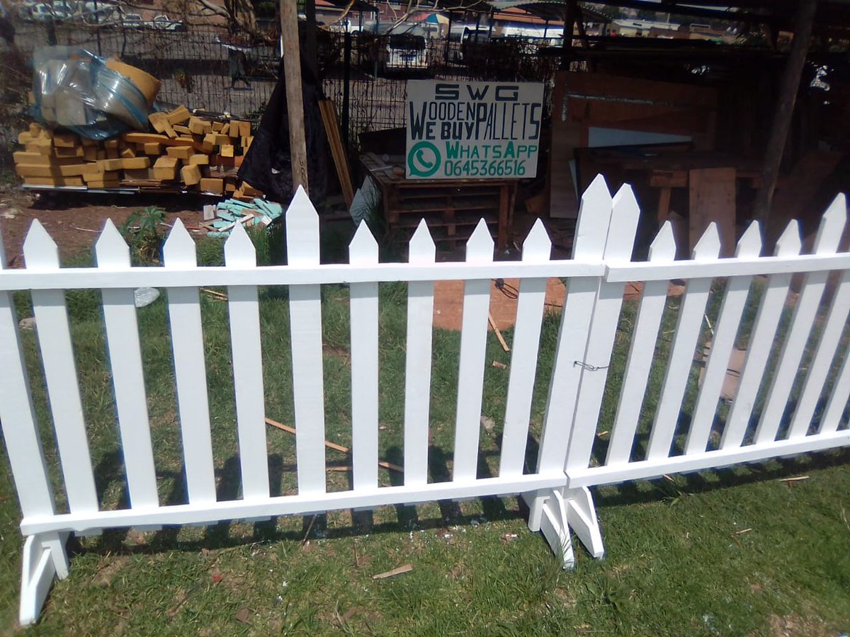 SWG_Pallets's tweet image. Building a custom wooden picket fence for a client today. Strong, clean and built to last. If you need fencing or custom pallet furniture, we’re here to help. 🛠️🌿 #PicketFence #SWG