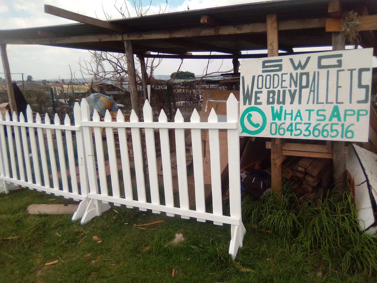 SWG_Pallets's tweet image. Building a custom wooden picket fence for a client today. Strong, clean and built to last. If you need fencing or custom pallet furniture, we’re here to help. 🛠️🌿 #PicketFence #SWG