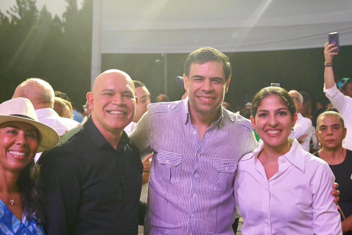 DaritzaZapata's tweet photo. Dajabón se llenó de música. 🎶 Una noche especial en el Monumento al Grito de Capotillo junto al ministro de Cultura, @robertoangel02 , disfrutando el concierto de la Orquesta Filarmónica de Santo Domingo dirigida por @AmaurySanchezL  Un encuentro que resaltó nuestro arte. https://t.co/R2nevfl9g0