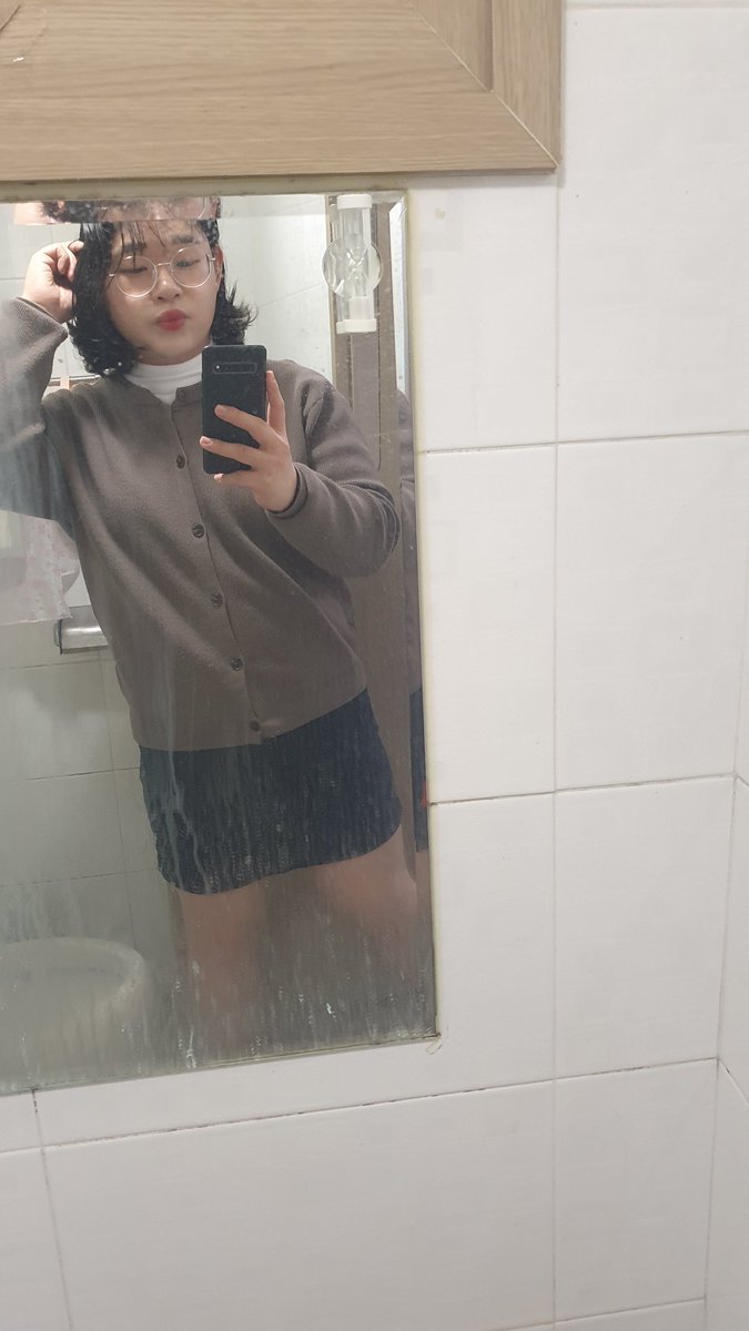 sol_sol_19's tweet photo. 오랜만에 여폼으로 밤산책이나 하���?🤭🤭 근데 나가서 모하지ㅠ
오랜만에 화장연습했는데 어때용?
#전주 #CD #TG #트�� https://t.co/gZYcfWlZqO
