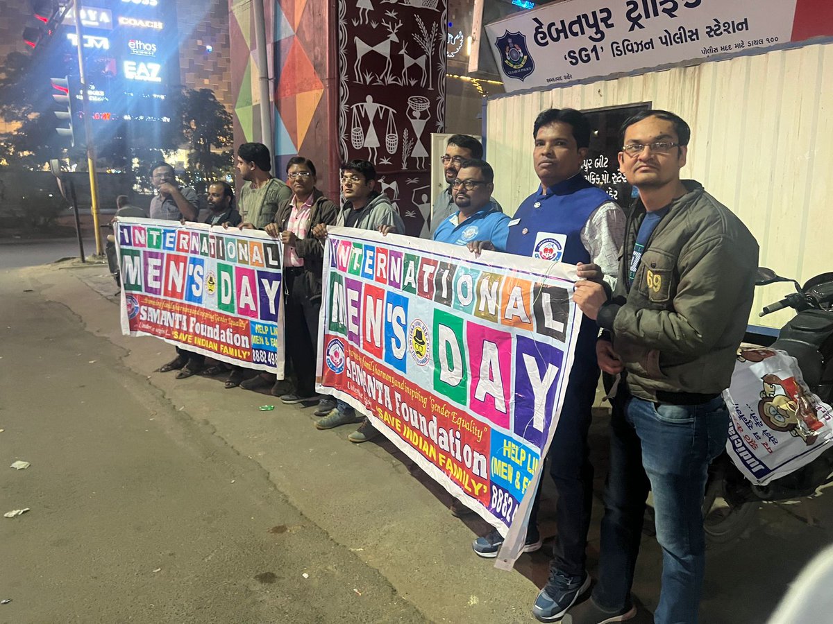 DaxeshVania's tweet photo. Glimpses of Today's #19thNove #InternationalMensDay Event at Palladium Fly Over Bridge, SG Highway, Ahmedabad.
#MensDay
#SupportMen
#UnnoticedGender
#MensLivesMatter
#MensRightsMatter
#RespectMenSacrifices
#SaveMen
#Manhood
#MensWelfare
#MenAreHuman
@sifgujarat
#SamantaFoundation https://t.co/r1pyVVJZEt