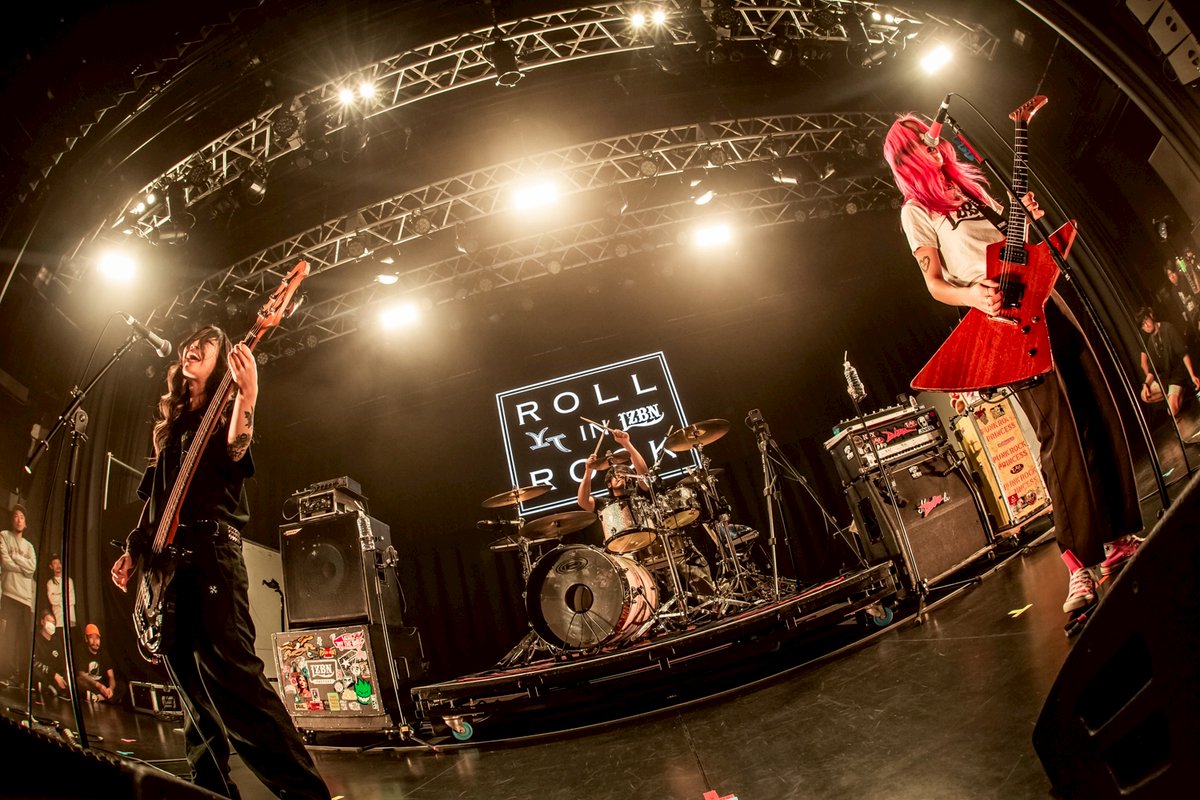 rollinrock167's tweet photo. 【VOL.7 Photo】
Dizzy Sunfist
VOL.3から2回目の出演!
1曲目Somedayからスケーターとのコラボでスタート🔥
ローロンロックをしっかりと表現してくれる熱いライブでした!
Photo by...
1-3 @HayachiNne
4 @3104_saijo
@_Dizzy_Sunfist_
#rollinrock #dizzysunfist https://t.co/AkAqi4ZoZ8