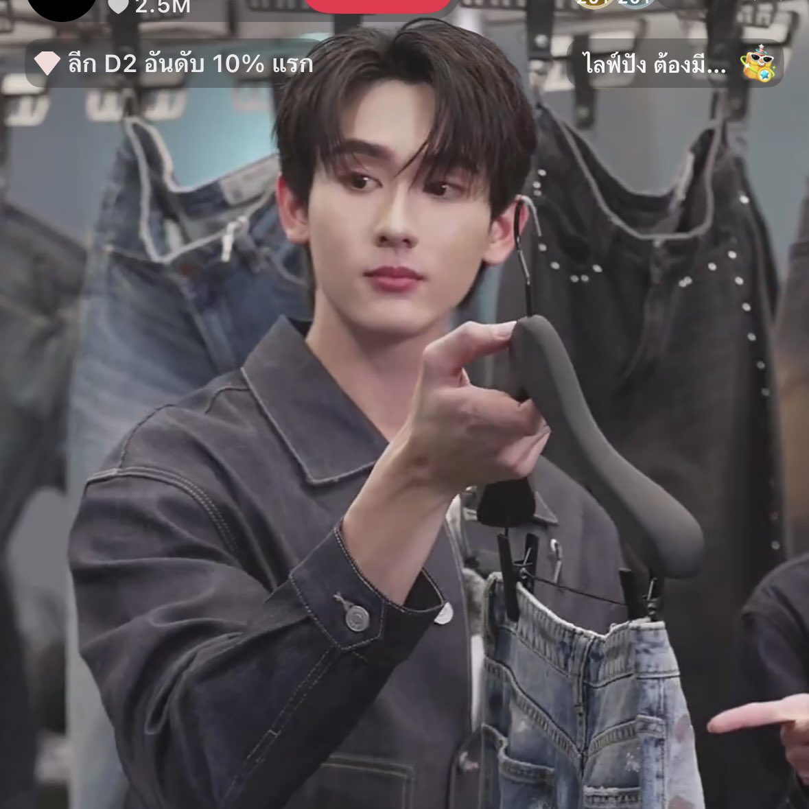 ap_kasib's tweet image. แฟชั่นนิสต้าตัวจริงนิ่นาาา
นอกจากเลือกเสื้อผ้าเก่งแล้ว
ยังเล่นกับใจเก่งดั้วะะะะ 🙂‍↔️

CPSLIVE X BOOK
#CPSDENIMMEETSBOOK