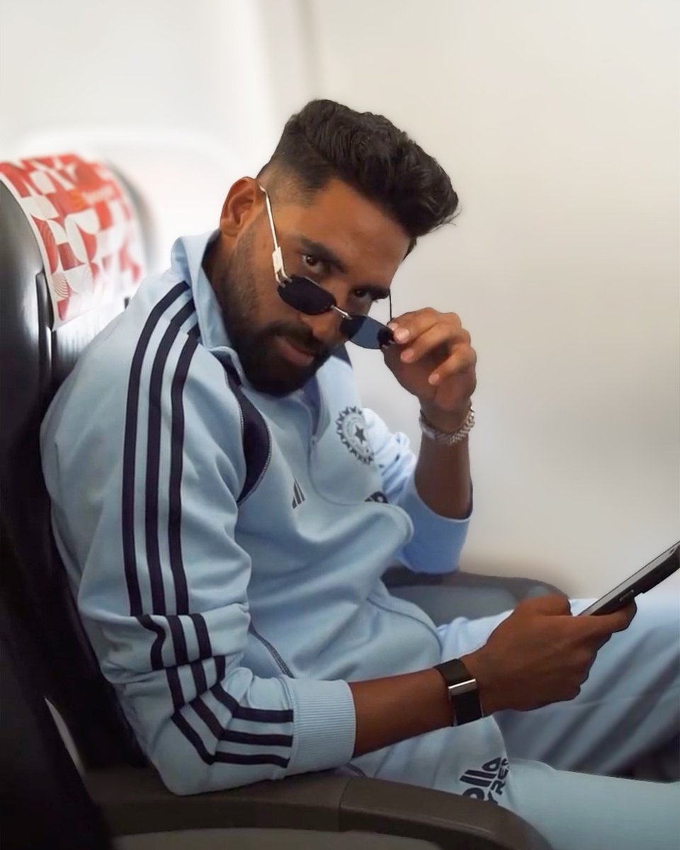 flyspicejet's tweet image. Proud every time we welcome them onboard.
Grateful to Team India for choosing us, year after year.
Here’s wishing you success in the 2nd Test!

@BCCI  @RishabhPant17 @mdsirajofficial @imkuldeep18 @imjadeja  

#flyspicejet #spicejet #India #teamindia #cricket #travel #flights…