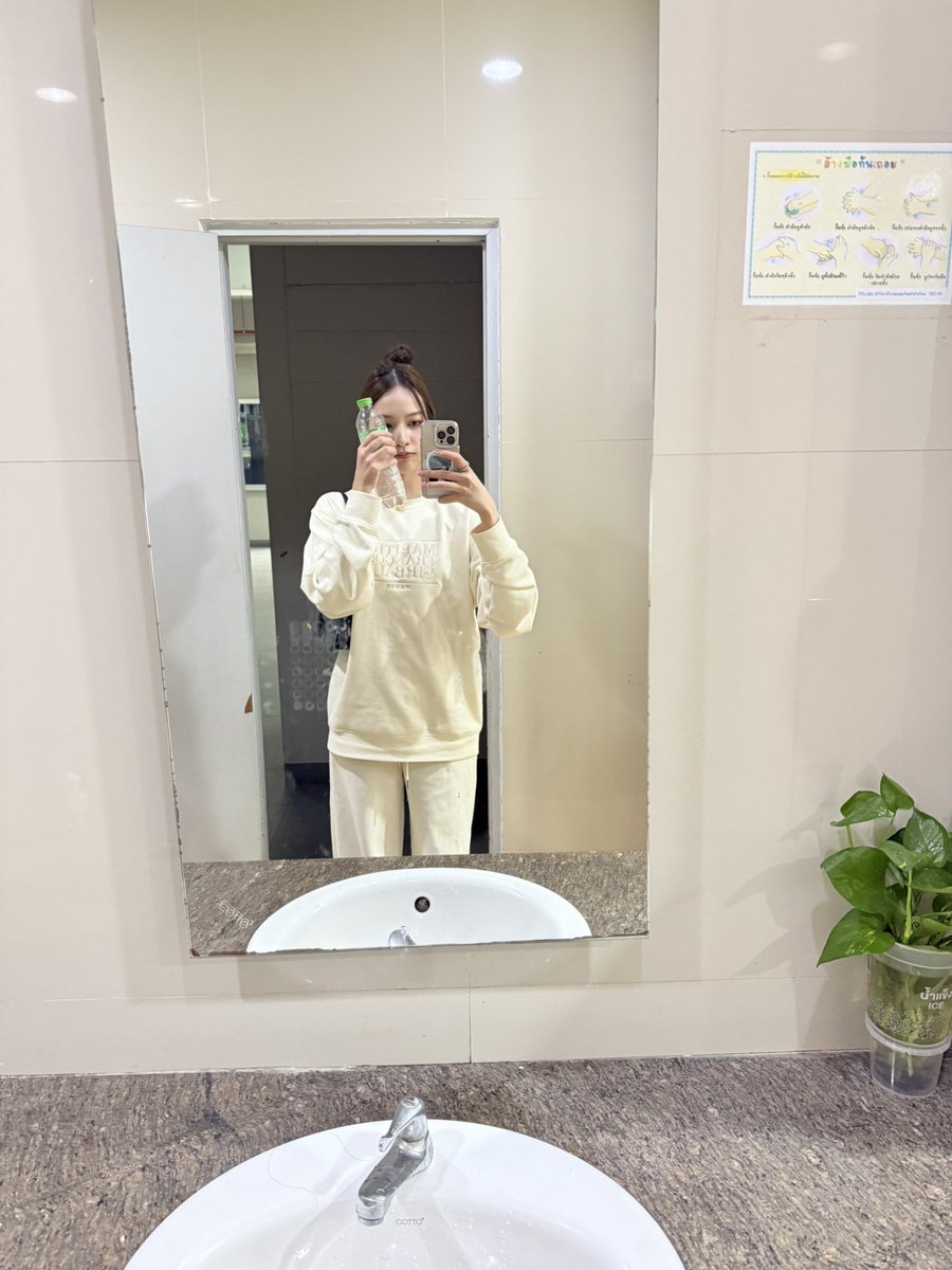 Ladies_COFFEE7's tweet image. วันนี้มาทรง..
พี่ดิส..น้องเนศวร์ / น่ารักทังคู่เลยค่ะ
💜😘🤏🏻💜

TKNUR AT GL ONAIR
#TKNURxGLOnAir 
#TKNur #TKphinyanech 
#Nurdesoraya #แตงกวาเหนือ