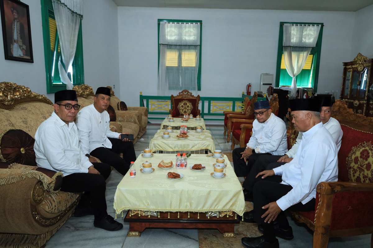 pendim1505's tweet photo. Dandim 1505/Tidore Hadiri Penyambutan dan Syukuran Penganugerahan Gelar Pahlawan Nasional Sultan Zainal Abidin Syah
https://t.co/XW0J4GEyRI https://t.co/RMaW53WoLI