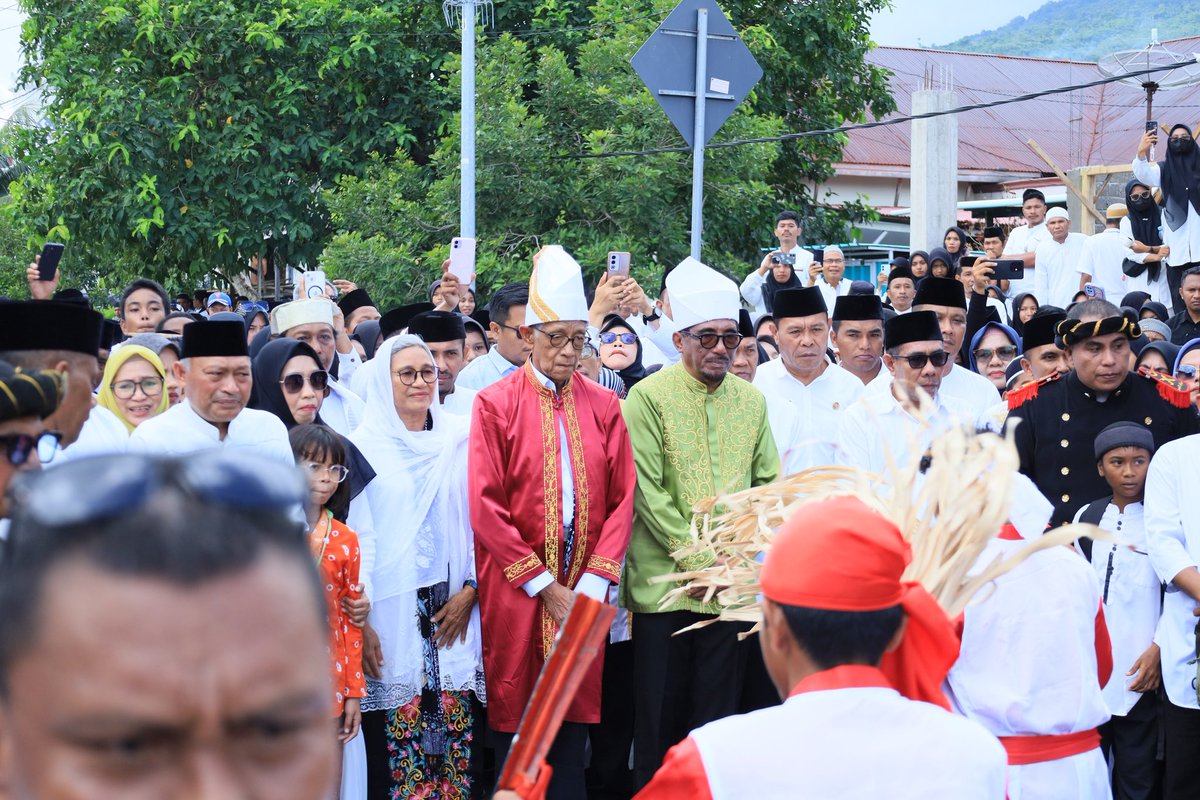 pendim1505's tweet photo. Dandim 1505/Tidore Hadiri Penyambutan dan Syukuran Penganugerahan Gelar Pahlawan Nasional Sultan Zainal Abidin Syah
https://t.co/XW0J4GEyRI https://t.co/RMaW53WoLI