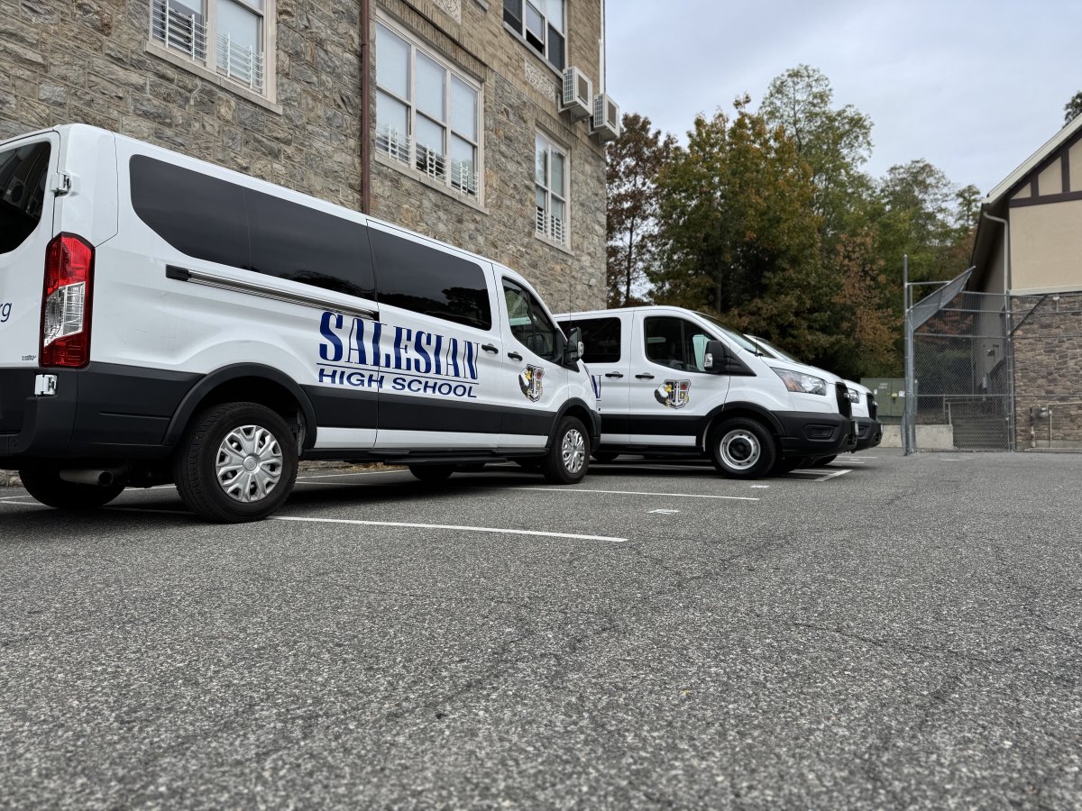 Salesian High School is excited to welcome a set of brand-new vans to campus. These vans will support our many extracurricular programs and provide much-needed transportation for our new Varsity B Basketball Team. A great step forward for our students and the Eagle community. 🦅