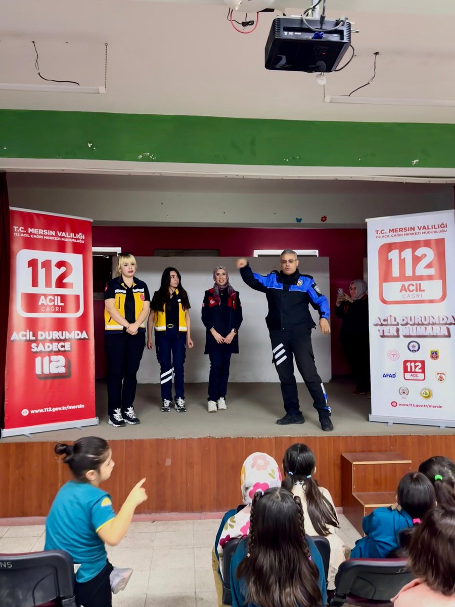 Mersin112acm's tweet image. 🚨 Acil Durumda Tek Numara: 112
112 Acil Çağrı Hattı tanıtım faaliyetleri kapsamında, Yalınayak Şehit Remzi Nişan İlkokulu öğrencilerine, Müdürlüğümüz ile Emniyet, Sağlık, İtfaiye ve Orman ekiplerimiz tarafından bilgilendirme ve tanıtım faaliyeti gerçekleştirildi.
@112teknumara