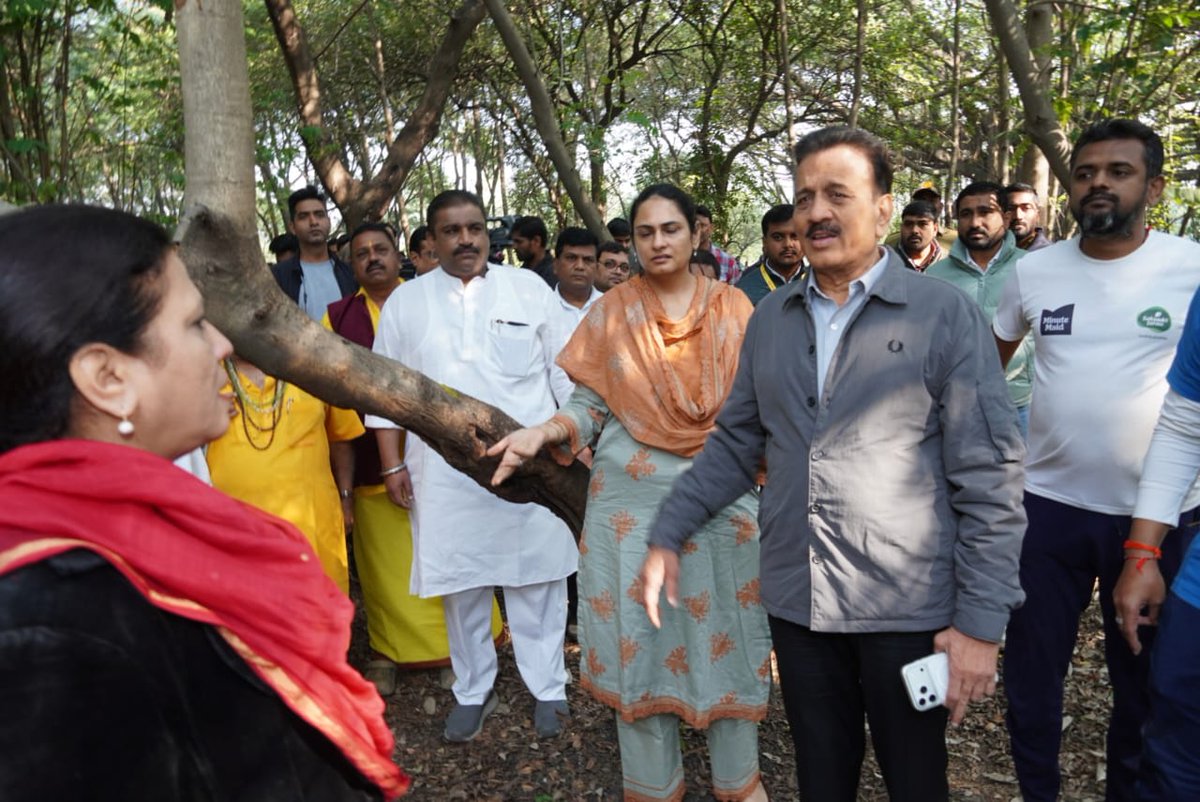 girishdmahajan's tweet image. 📍तपोवन, नाशिक

सिंहस्थ कुंभमेळ्यासाठी नाशिक येथे भारतातूनच नव्हे, तर संपूर्ण जगातून साधू महंत येणार आहेत. याच पार्श्वभूमीवर तपोवन येथे नाशिक मनपा तर्फे साधुग्राम विकसित करण्यात येणार आहे. यासाठी १८०० हून अधिक झाडे तोडली जाणार असल्याने वृक्षप्रेमींनी यासाठी विरोध केला व आंदोलन…