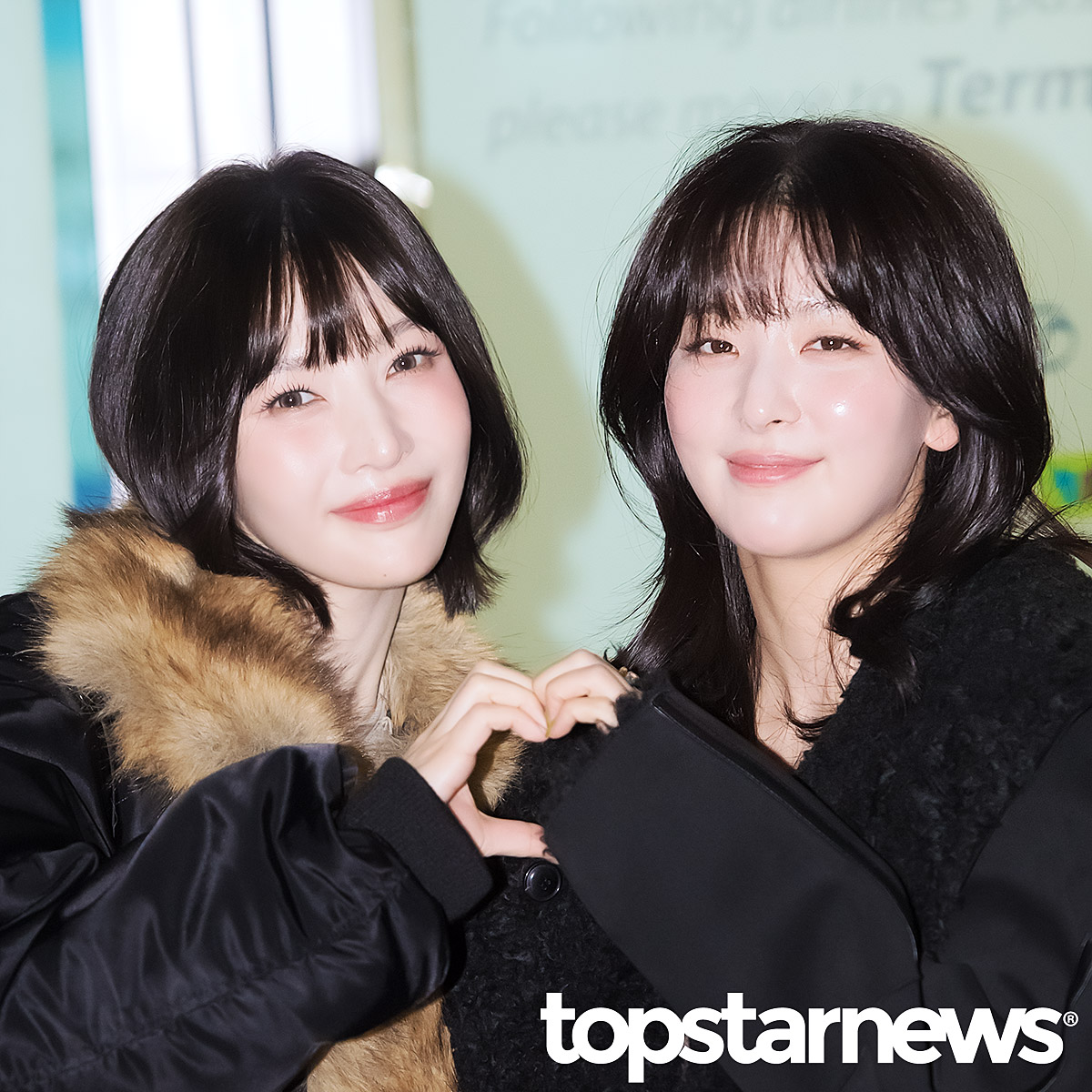 TSN_PHOTO's tweet image. 레드벨벳 조이-슬기, ‘둘이서만 가는 첫 드림콘서트’…‘설레이는 이 마음은 뭘까’ (인천공항 출국) [HD포토] #조이 #JOY #슬기 #SEULGI #레드벨벳 #RedVelvet #드림콘서트 #DreamConcertAbuDhabi #인천공항 #출국 #입국 #프리뷰 topstarnews.net/news/articleVi… &amp;lt;- Original Photo