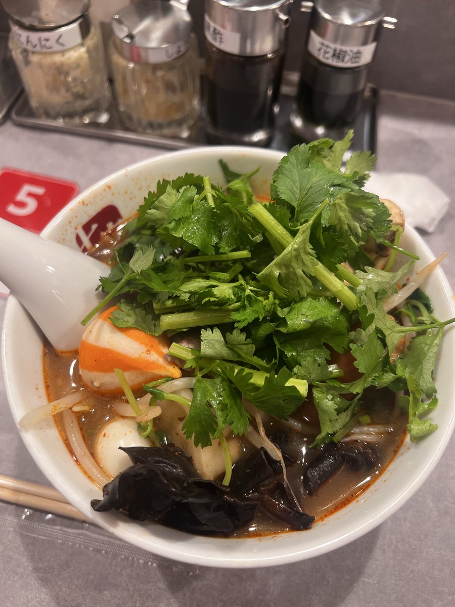 ShugoAbc's tweet image. 初めてお店で麻辣湯食べたんだけど感動した！美味すぎだろこんなん！
みんな何でこんなに美味しい物今まで隠してたの！！