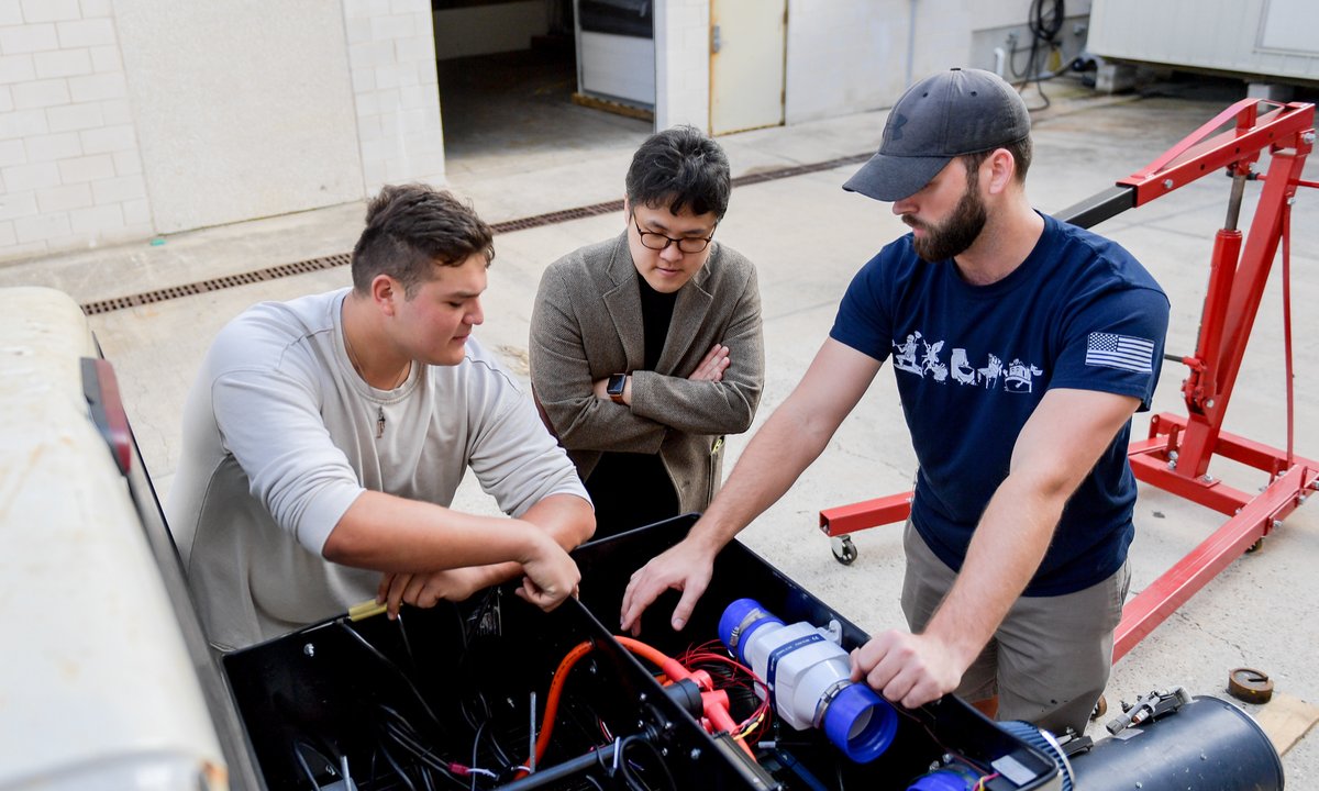 I posted about a blog written by leadership at <a href="/IslandCampus/">Texas A&M-Corpus Christi</a> 's Coastal Bend #Midstream Program. Here's an article from <a href="/GPAMidstream/">GPA Midstream Association</a> 's #MidstreamNews on that same program getting a <a href="/PHMSA_DOT/">PHMSA</a> grant. Check it out!

…idstream-association.read.axioshq.com/p/untitled-new…