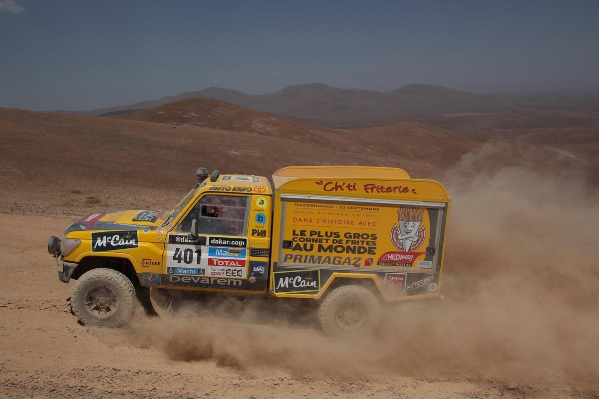 DannyTyler1118's tweet image. #モタスポ知らない人が嘘だと思うけど本当の事を言え
その昔
キッチンカーでレースに参戦し、レースの合間にフライドポテトを揚げてはライバルたちに振る舞う謎の集団がいたのです

ふざけているように見えて、レースは毎回過酷な荒れ地を乗り越えてちゃんと完走していたのです