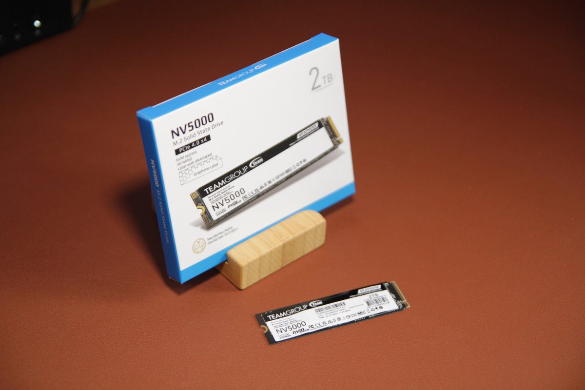 notebookcheck's tweet image. Unspektakulär? Vielleicht. Solide? Absolut. PCIe-4-SSD TeamGroup NV5000 mit 2 TB im Test dlvr.it/TPMwgj #TeamGroup #NV5000 #SSD #PCIe4 #GrafenKühlpad