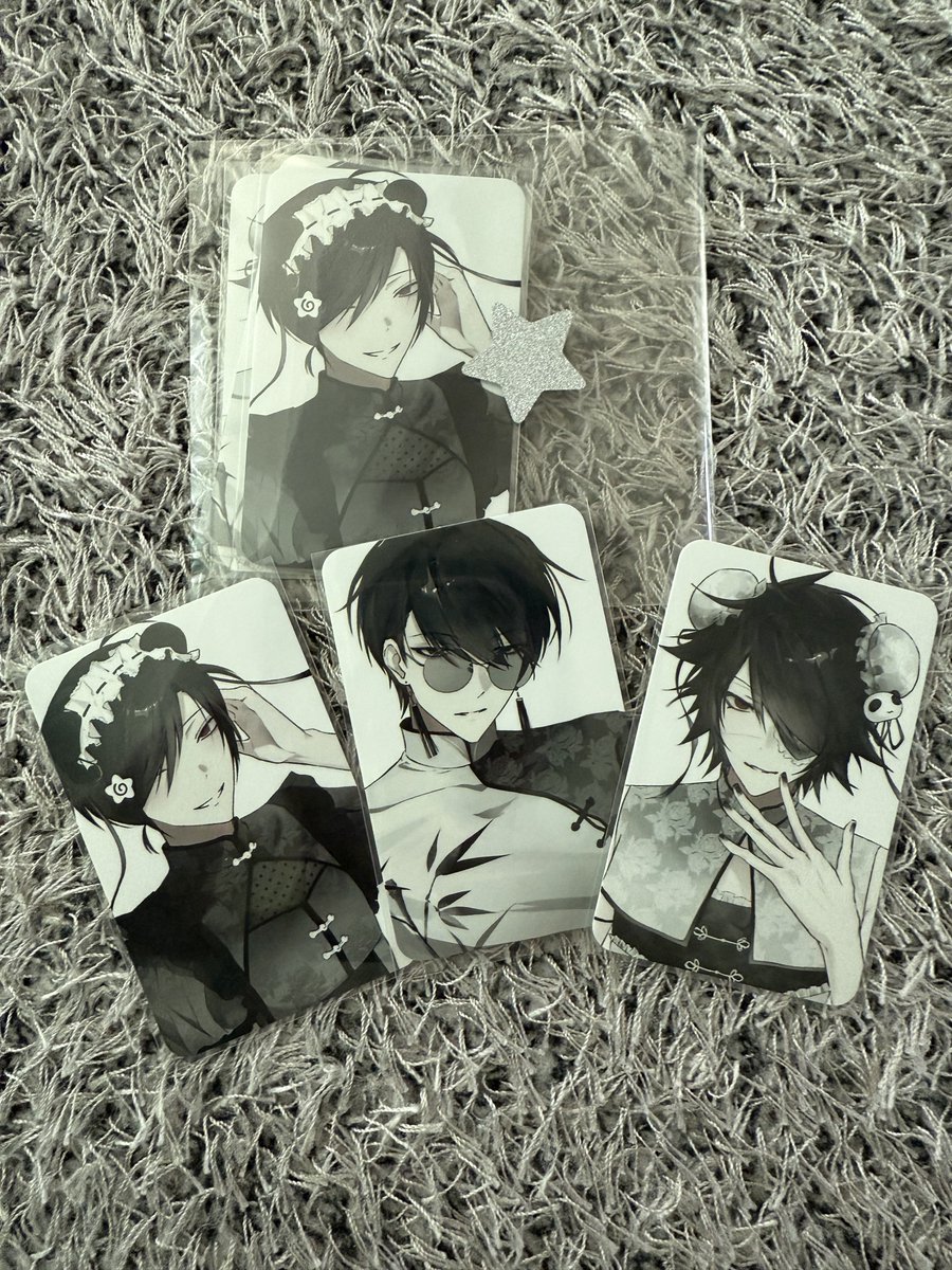 쯔보님-!!! 포카 나눔 정말 감사합니다🥹🥹🥹 정말 예뻐요ㅜㅜㅜ😭하아...판다바시짱이랑...중티사키가 내 손에...킥킥...
이제 내.꺼.야. 🐼