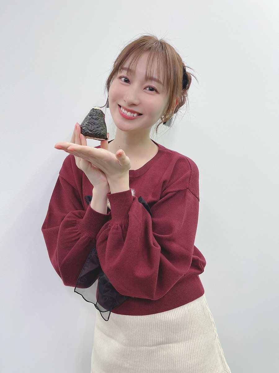 WeeklyFamitsu's tweet image. #ななみんのねごと おにぎり屋さんの看板娘・ななみんが大活躍でしたね！

【ニコ生】live.nicovideo.jp/watch/lv349209…
【YouTube】youtube.com/watch?v=i9FoOn…

オマケ放送では、山下七海さんがツナマヨ初体験！　こちらもお見逃しなく!!