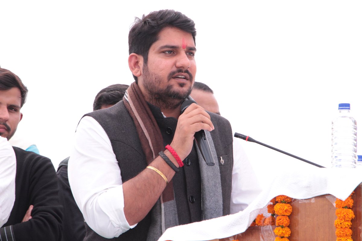 संघर्ष के पर्याय लाड़नूँ विधायक श्री <a href="/MukeshBhakar_/">Mukesh Bhakar</a> जी को जन्मदिवस की हार्दिक बधाई एवं अनंत शुभकामनाएँ ।।

मैं ईश्वर से आपके स्वस्थ व सुदीर्घ जीवन की कामना करता हूँ🎂🎉