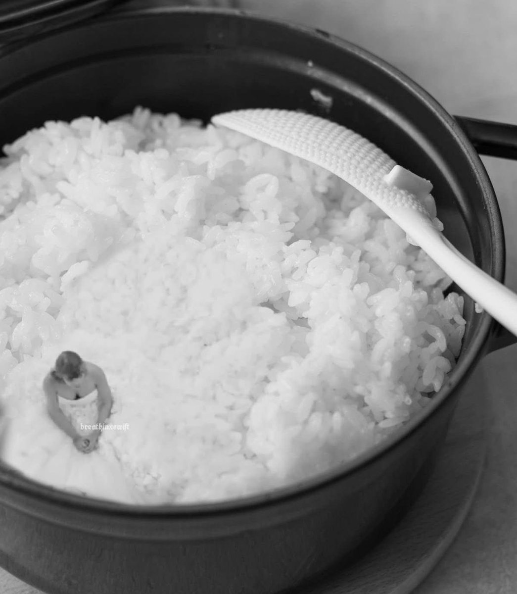 ced_jayy's tweet image. why does she look like rice or im just hungry??