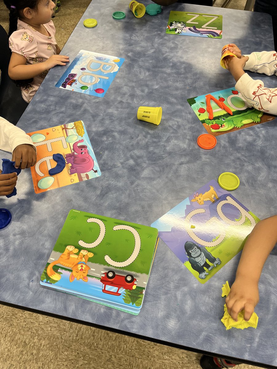 PadoniaPride's tweet image. After learning what authors do in library, our PreK friends jumped into fun, hands-on author centers creating characters, building stories, and bringing their ideas to life. Big creativity from our littlest Pandas! 💙🐼🖍️ #LibraryFun #PadoniaProud @BCPSLMP