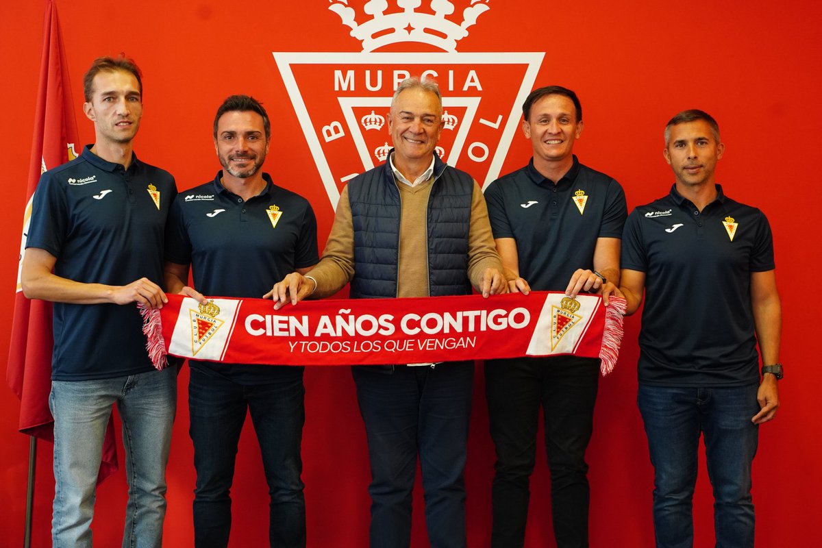 El <a href="/realmurciacfsad/">Real Murcia CF</a> confirma que Adrián Colunga deja su condición de interino y se convierte en entrenador deja la primera plantilla, le acompañará como 2º Rafa López.   Santos Valero deja las bases para ser preparador físico del primer equipo.

Apuesta por gente de la casa