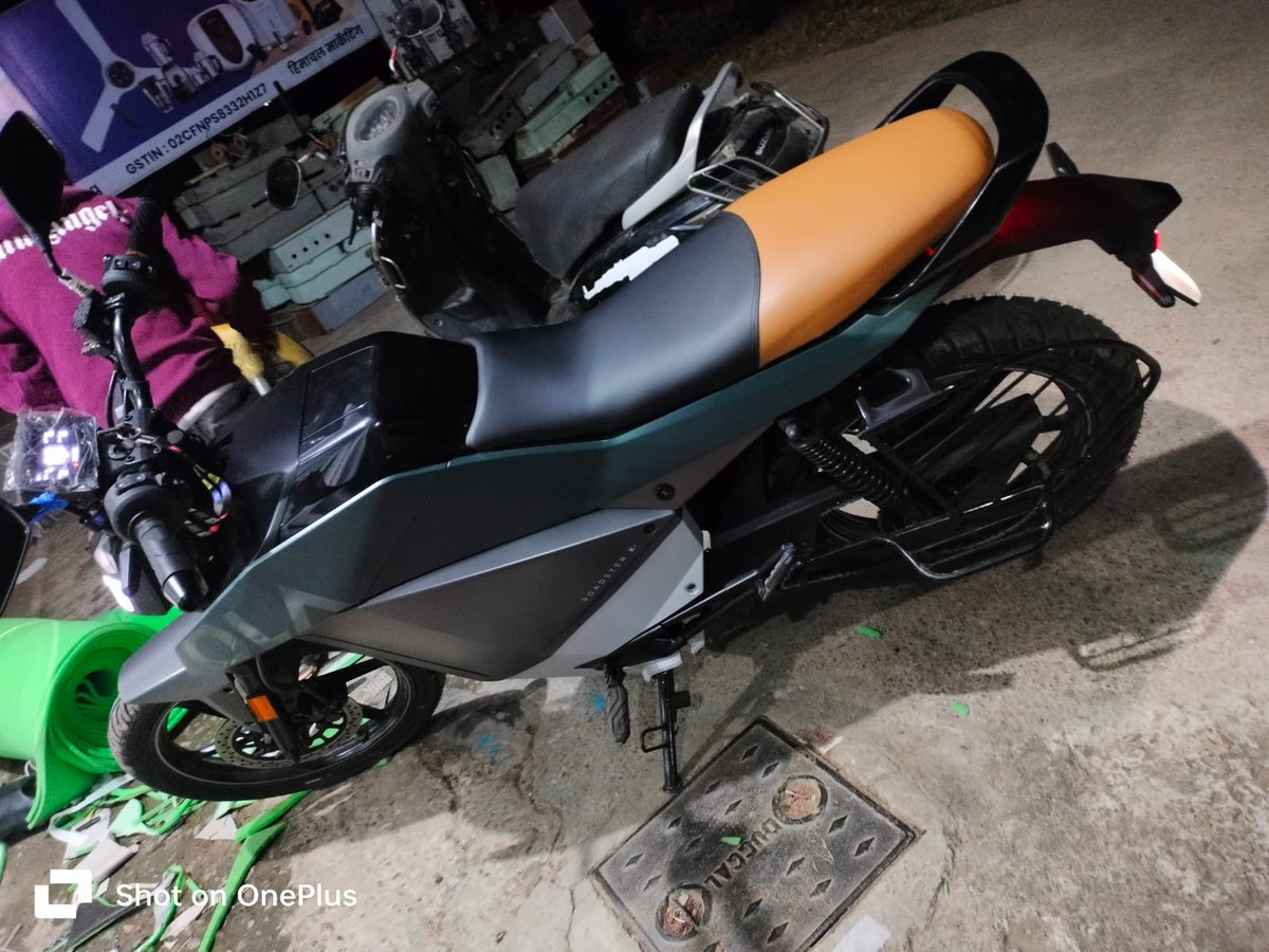 actionmediahere's tweet image. People all over India are sharing photos of the Next Gen Bike! 🔥🏍️
The excitement is real! 🇮🇳
#RoadsterX #MadeInIndia #VocalForLocal
#OlaElectric