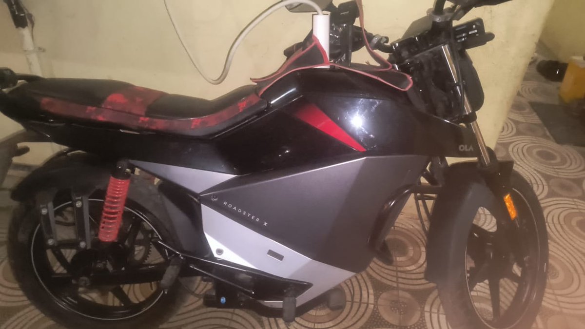 actionmediahere's tweet image. People all over India are sharing photos of the Next Gen Bike! 🔥🏍️
The excitement is real! 🇮🇳
#RoadsterX #MadeInIndia #VocalForLocal
#OlaElectric