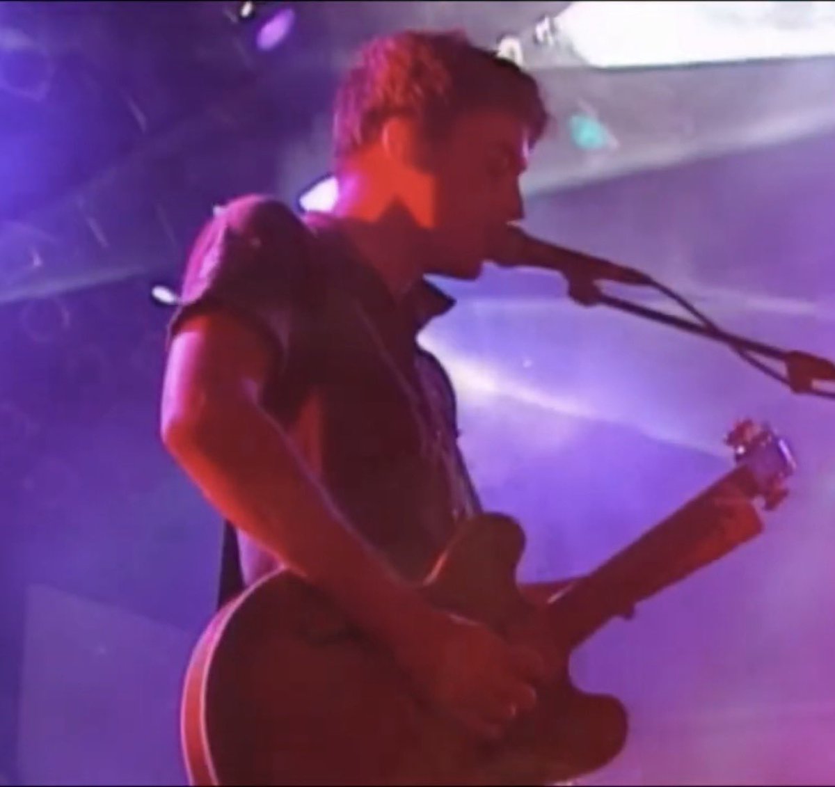 아니 옆통 너무 얇아서 깜짝놀람(p)