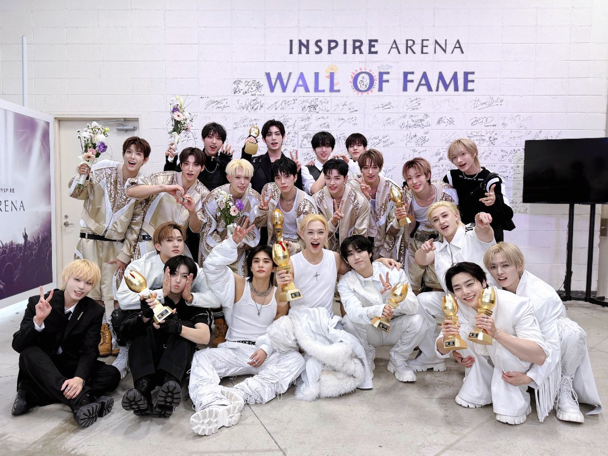 Backstage felt like a charged little universe. Stray Kids, NEXZ, and KickFlip woven into one restless pulse.
Standing there with them, I could feel the whole room humming with the kind of energy that only TEAM JYP can conjure.