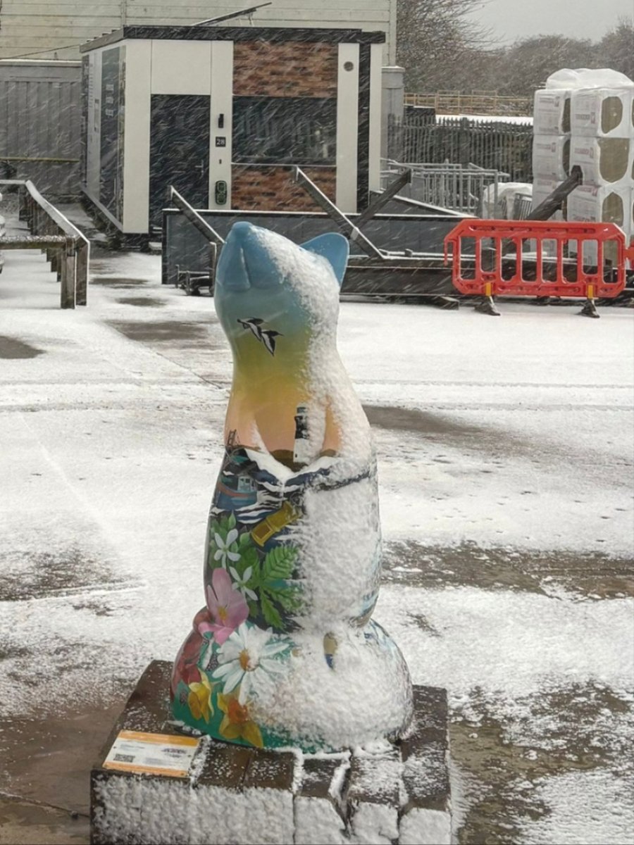IntegraBuild's tweet image. A very wintery looking Humber Rat at Integra HQ this morning! ☃️

Our Humber Rat welcomes visitors to our site. Don&apos;t worry, it&apos;s very friendly! 🐀

We were proud to sponsor the &apos;Mischief of Rats&apos; art trail, in support of local charity the Daisy Appeal.

#MakeItModular